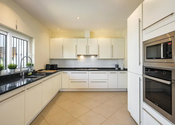 At Walking Distance From Center And Beach! Carvoeiro (Lagoa)