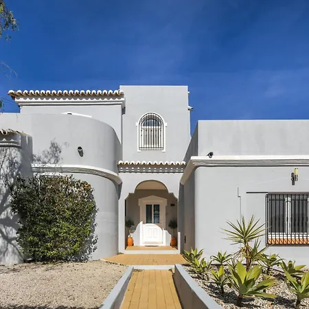 At Walking Distance From Center And Beach! Villa Carvoeiro (Lagoa)