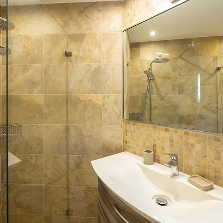 Villa At Walking Distance From Center And Beach! Carvoeiro (Lagoa)