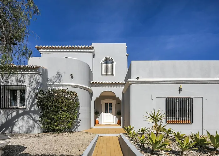 At Walking Distance From Center And Beach! Villa Carvoeiro (Lagoa)