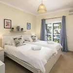 ヴィラ At Walking Distance From Center And Beach!